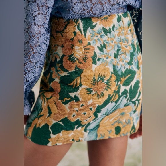 SOLD EUC Sézane Peter Skirt in Garden Flowers Size 4/36 - Picture 4 of 10